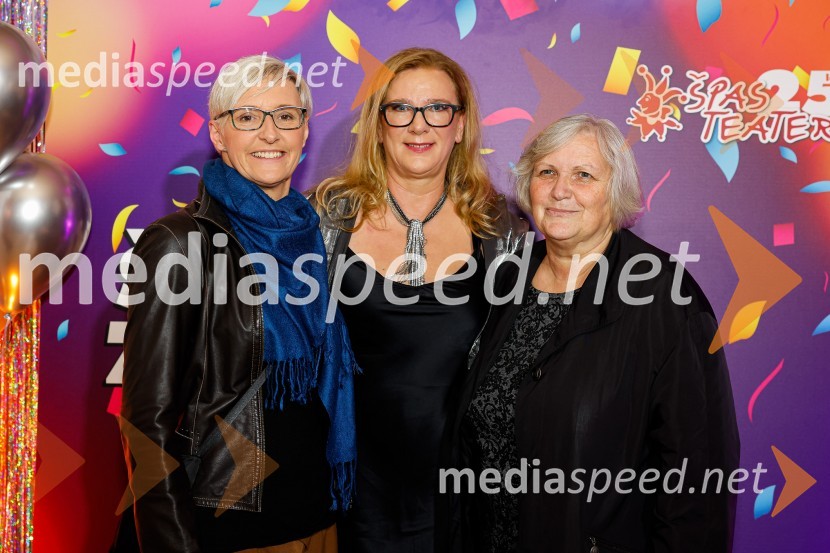  Lucija  Ćirović, stand up komičarka;  Urša Alič, direktorica, Špas teater;  ... Jubilejnih 25 let Špas teatra obeležili s premiero komedije Boeing Boeing