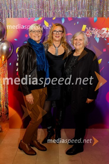  Lucija  Ćirović, stand up komičarka;  Urša Alič, direktorica, Špas teater;  ... Jubilejnih 25 let Špas teatra obeležili s premiero komedije Boeing Boeing