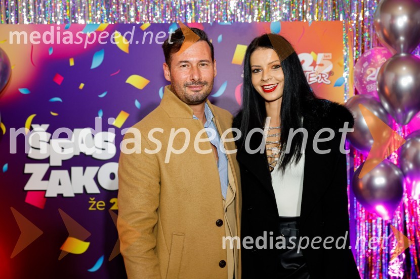  ... ;  Eli BrelihJubilejnih 25 let Špas teatra obeležili s premiero komedije Boeing Boeing