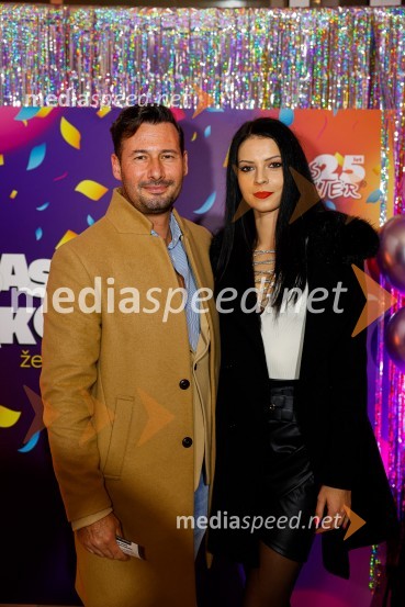  ... ;  Eli BrelihJubilejnih 25 let Špas teatra obeležili s premiero komedije Boeing Boeing