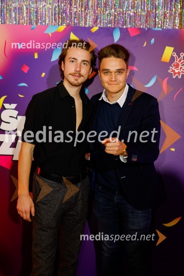  Žiga Flajnik, kostumograf;  Aleksander Štucl, čarodej, Magic AleksanderJubilejnih 25 let Špas teatra obeležili s premiero komedije Boeing Boeing