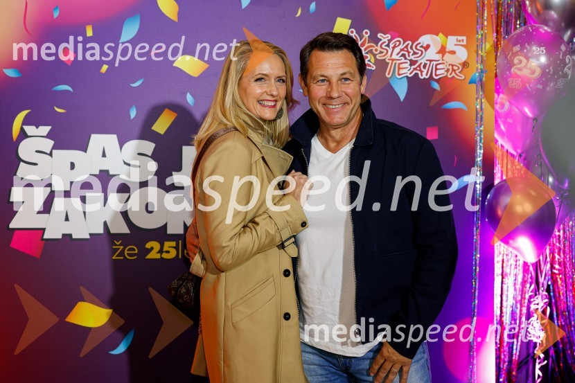  Tina Vozelj;  Marko Vozelj, pevecJubilejnih 25 let Špas teatra obeležili s premiero komedije Boeing Boeing