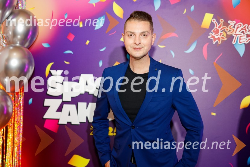  Damjan Murko, pevecJubilejnih 25 let Špas teatra obeležili s premiero komedije Boeing Boeing