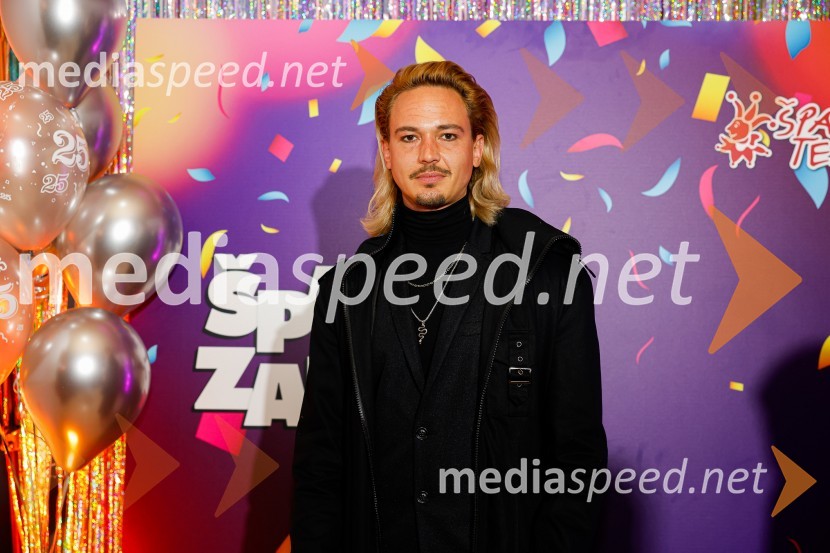  Luka Markus Štajer, pevec, igralecJubilejnih 25 let Špas teatra obeležili s premiero komedije Boeing Boeing