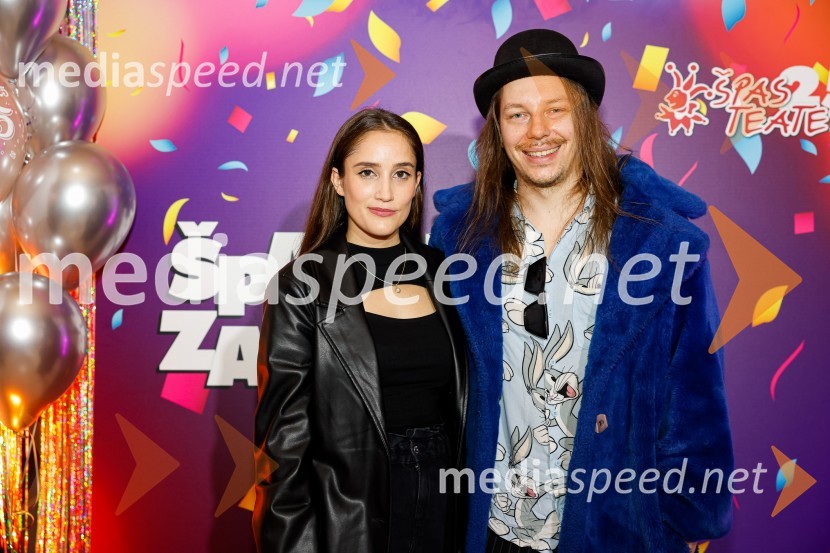  Anka Eržen, voditeljica, igralka;  Miha Ribarić, glasbenikJubilejnih 25 let Špas teatra obeležili s premiero komedije Boeing Boeing