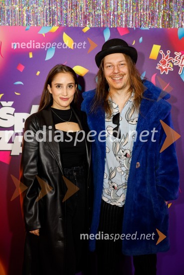  Anka Eržen, voditeljica, igralka;  Miha Ribarić, glasbenikJubilejnih 25 let Špas teatra obeležili s premiero komedije Boeing Boeing