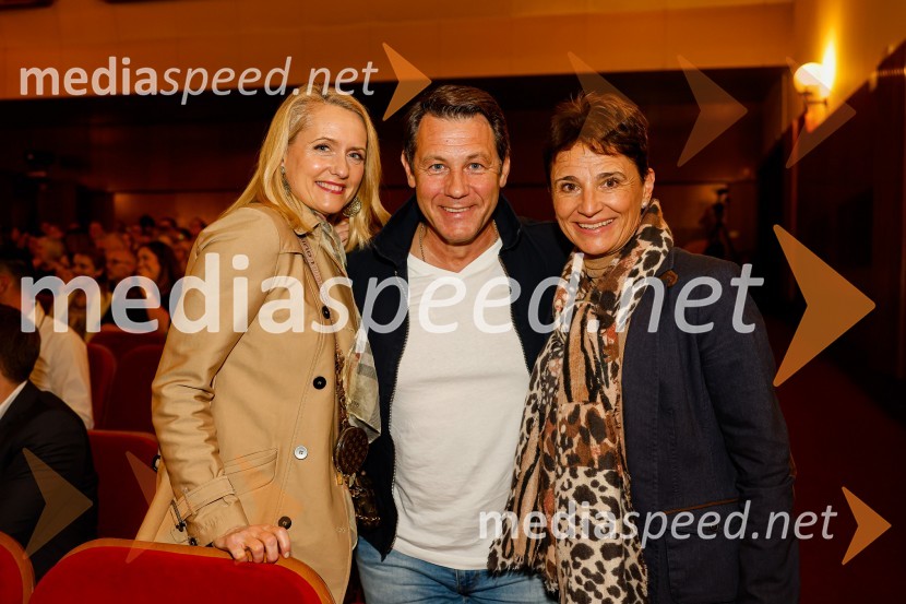  Tina Vozelj;  Marko Vozelj, pevec;  Andreja PotrebuješJubilejnih 25 let Špas teatra obeležili s premiero komedije Boeing Boeing