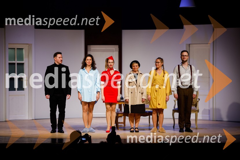  Jan Bučar, igralec;  Inti Šraj, igralka;  Gorka Berden, igralka;  Vesna  Slapar, igralka;  Lea Cok, igralka;  Gregor Podričnik, igralecJubilejnih 25 let Špas teatra obeležili s premiero komedije Boeing Boeing