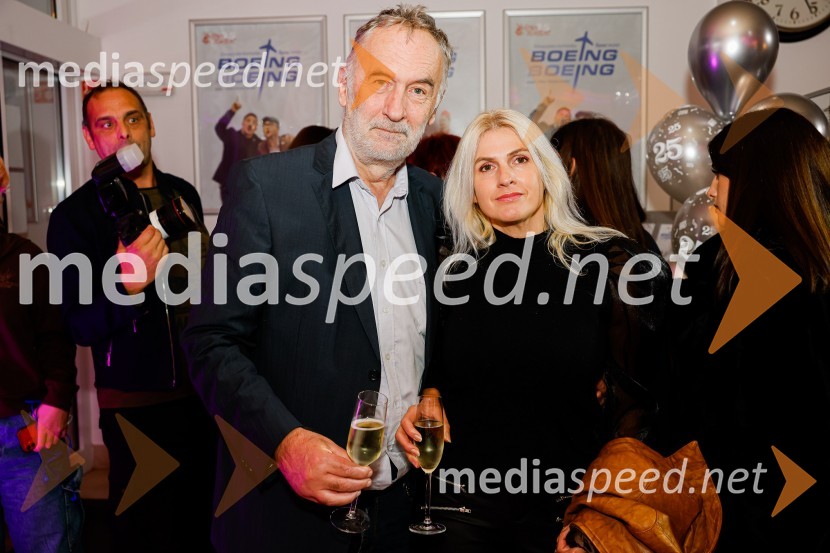  Jonas Žnidaršič, igralec;  Alenka KavčičJubilejnih 25 let Špas teatra obeležili s premiero komedije Boeing Boeing