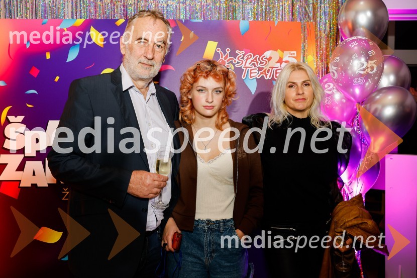  Jonas Žnidaršič, igralec;  ... ;  Alenka KavčičJubilejnih 25 let Špas teatra obeležili s premiero komedije Boeing Boeing