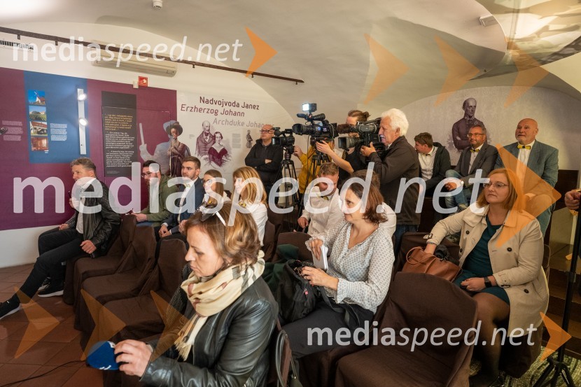 Zbrani novinarji, Pubeci in deklinePUBEC že osmo sezono piše uspešno zgodbo o povezovanju