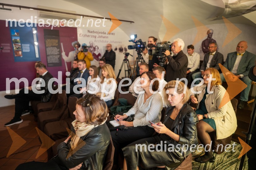 Zbrani novinarji, Pubeci in deklinePUBEC že osmo sezono piše uspešno zgodbo o povezovanju