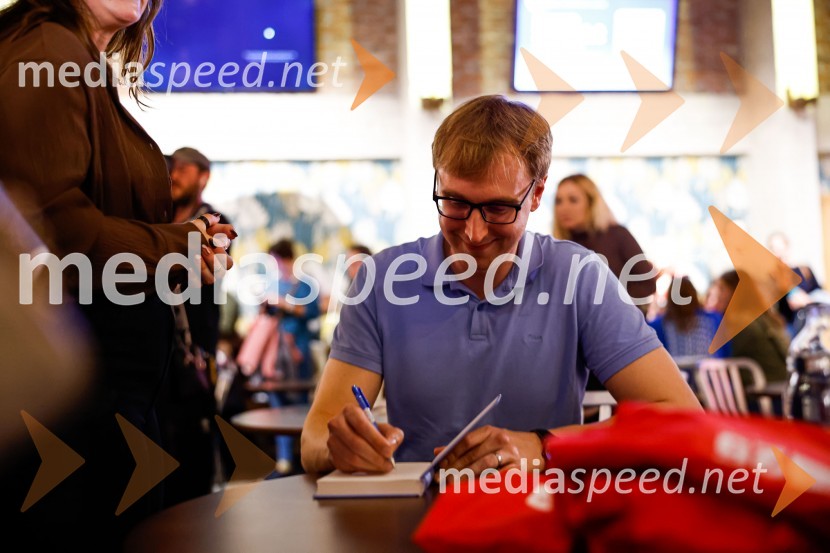  David Zupančič, vplivnež, pisateljŽivljenje v sivi coni, predstavitev knjige Davida Zupančiča