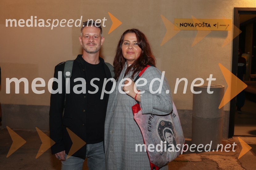  Tibor Mihelič Syed, direktor, Slovensko mladinsko gledališče; mag. Mateja Demšič, vodja oddelka za kulturo, Mestna občina LjubljanaKrize, premiera predstave Slovensko mladinsko gledališče