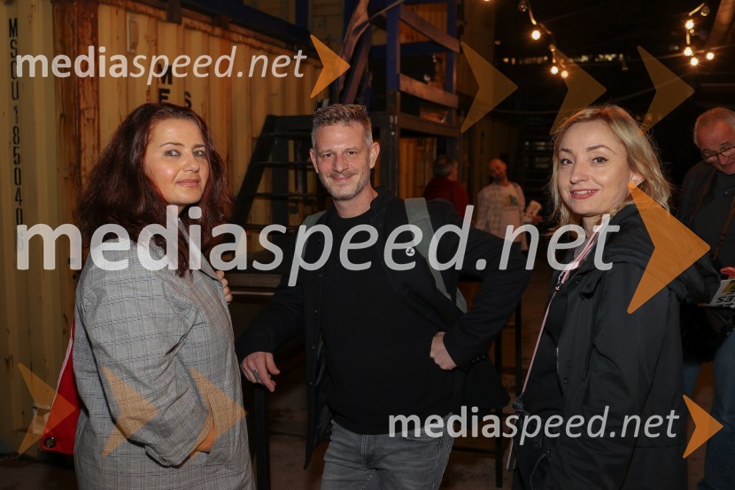 mag. Mateja Demšič, vodja oddelka za kulturo, Mestna občina Ljubljana;  Tibor Mihelič Syed, direktor, Slovensko mladinsko gledališče;  Tina Dobnik, producentka MASKAKrize, premiera predstave Slovensko mladinsko gledališče