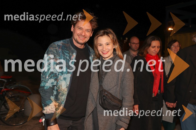  Primož Bezjak, igralec, plesalec;  Nina Rajič Kranjac, gledališka režiserkaKrize, premiera predstave Slovensko mladinsko gledališče