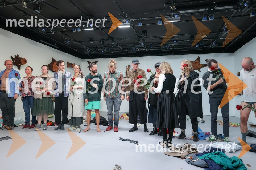  Gregor Zorc, igralec;  Draga Potočnjak, igralka in pisateljica;  Sara Dirnbek, igralka;  Klemen Kovačič, AGRFT ;  Katarina Stegnar, igralka;  Vito Weis, igralec;  Žiga  Divjak, režiser;  Goran Injac, umetniški vodja, Slovensko mladinsko gledališče;  Tina Pavlović, kostumografinja;  ... ;  Tina Dobnik, producentka MASKA;  Blaž Šef, igralec;  Iztok Drabik Jug, igralecKrize, premiera predstave Slovensko mladinsko gledališče