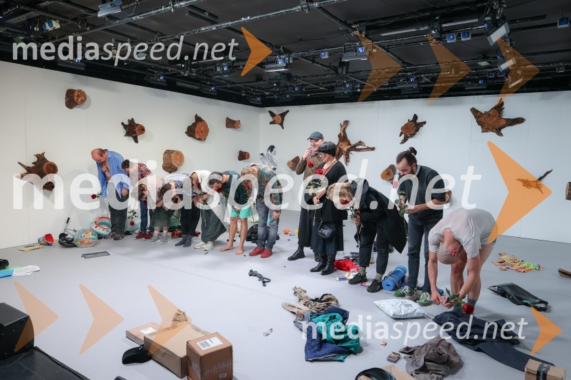  Gregor Zorc, igralec;  Draga Potočnjak, igralka in pisateljica;  Sara Dirnbek, igralka;  Klemen Kovačič, AGRFT ;  Katarina Stegnar, igralka;  Vito Weis, igralec;  Žiga  Divjak, režiser;  Goran Injac, umetniški vodja, Slovensko mladinsko gledališče;  Tina Pavlović, kostumografinja;  Tina Dobnik, producentka MASKA;  Blaž Šef, igralec;  Iztok Drabik Jug, igralecKrize, premiera predstave Slovensko mladinsko gledališče