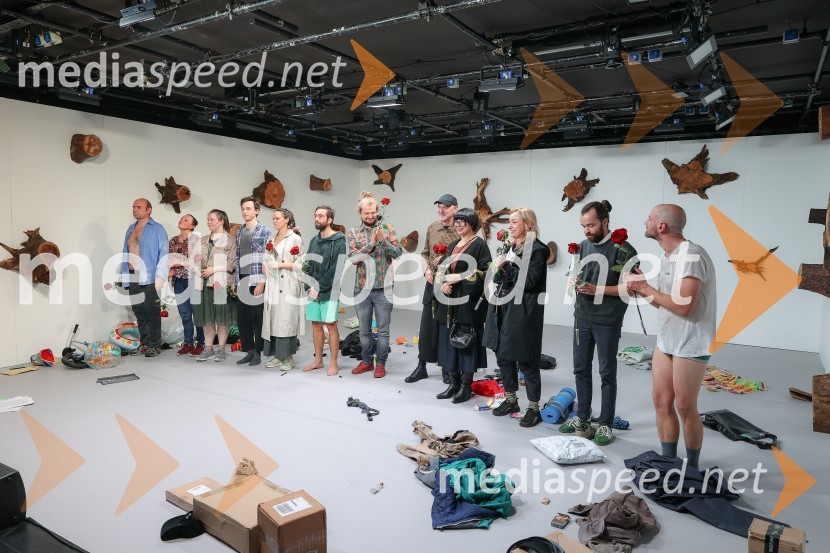  Gregor Zorc, igralec;  Draga Potočnjak, igralka in pisateljica;  Sara Dirnbek, igralka;  Klemen Kovačič, AGRFT ;  Katarina Stegnar, igralka;  Vito Weis, igralec;  Žiga  Divjak, režiser;  Goran Injac, umetniški vodja, Slovensko mladinsko gledališče;  Tina Pavlović, kostumografinja;  Tina Dobnik, producentka MASKA;  Blaž Šef, igralec;  Iztok Drabik Jug, igralecKrize, premiera predstave Slovensko mladinsko gledališče