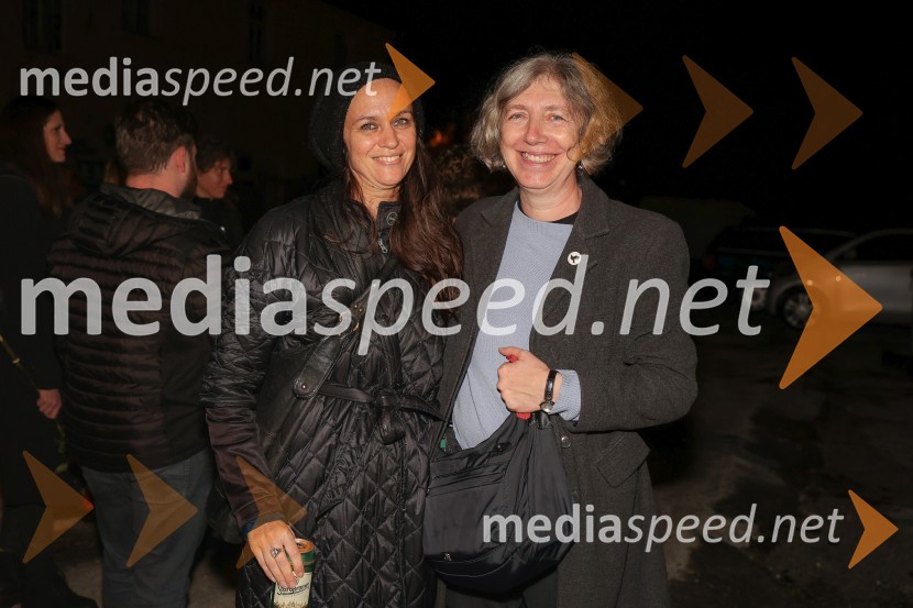  Katarina Stegnar, igralka;  Mateja Dermelj, lektoricaKrize, premiera predstave Slovensko mladinsko gledališče