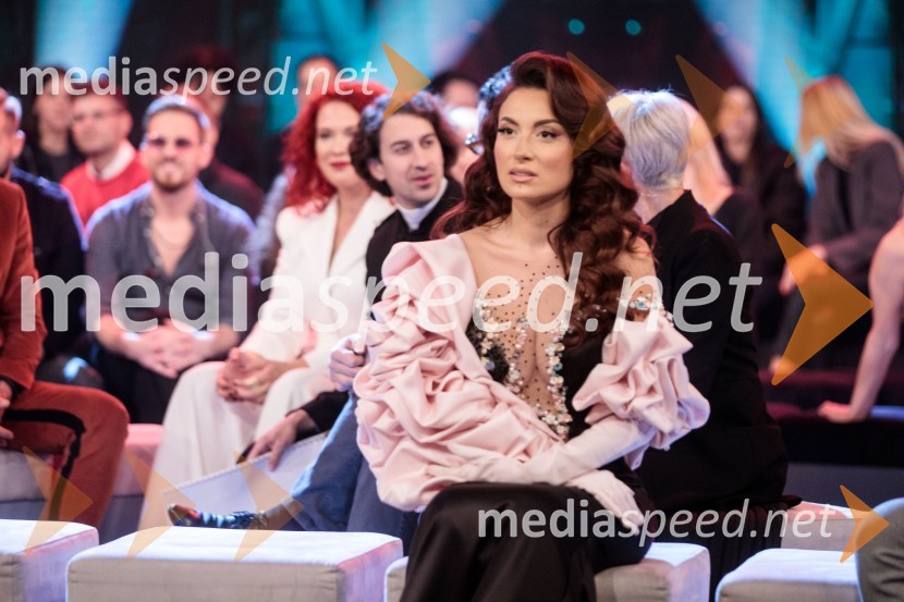  Mia Guček, pevkaSlovenska popevka 2022 je skladba Nove slike Mie Guček