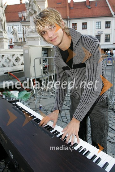 Rok Kosmač, pevecRadio center, koncert  2004