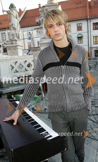 Rok Kosmač, pevecRadio center, koncert  2004