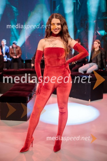  Maja Keuc, pevka, AmayaSlovenska popevka 2022 je skladba Nove slike Mie Guček