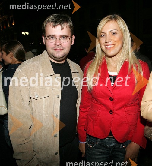 Alan Kavčič, služba za odnose z javnostmi pri SNG Maribor in Janja Sodja, televizijska voditeljicaRadio center, koncert  2004