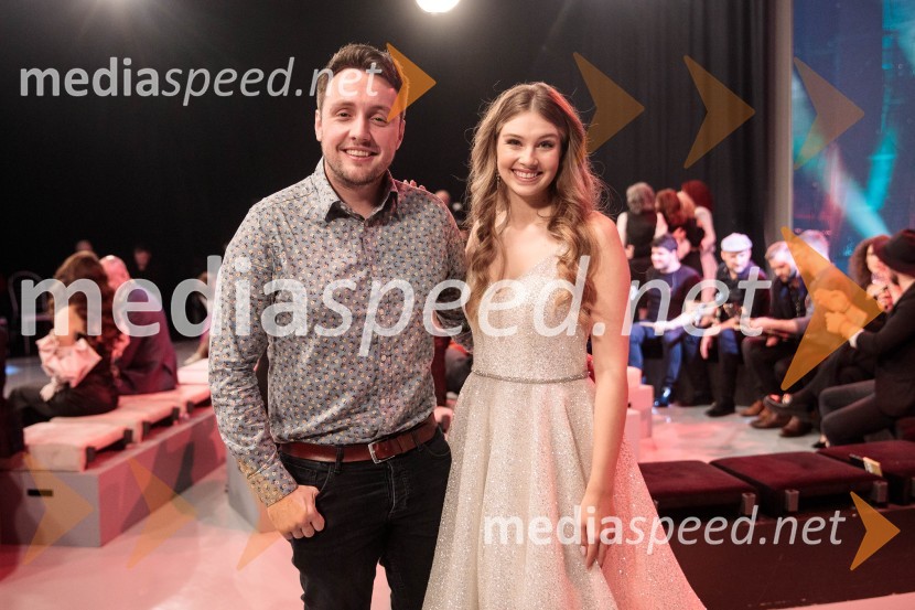  Alex Volasko, pevec;  Saša Lešnjek, pevka, igralkaSlovenska popevka 2022 je skladba Nove slike Mie Guček