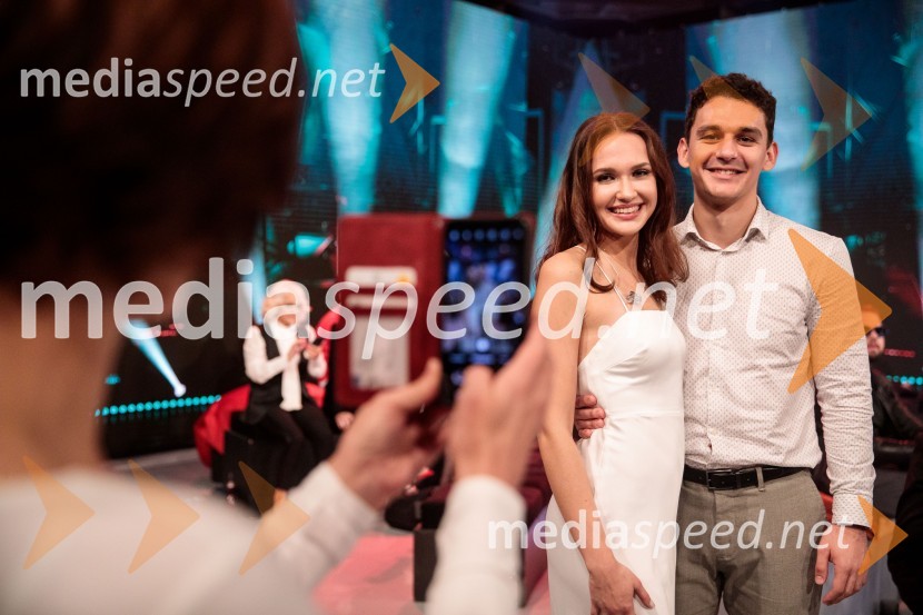  Veronika Strnad, pevka;  ... Slovenska popevka 2022 je skladba Nove slike Mie Guček