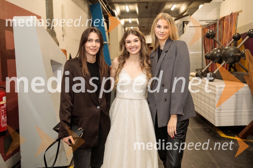  Nina Hauptman;  Saša Lešnjek, pevka, igralka;  ... Slovenska popevka 2022 je skladba Nove slike Mie Guček