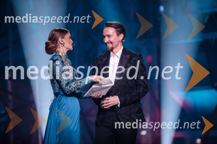  Nina Osenar Kontrec, pevka, voditeljica, model;  Jure Kopušar, igralecSlovenska popevka 2022 je skladba Nove slike Mie Guček