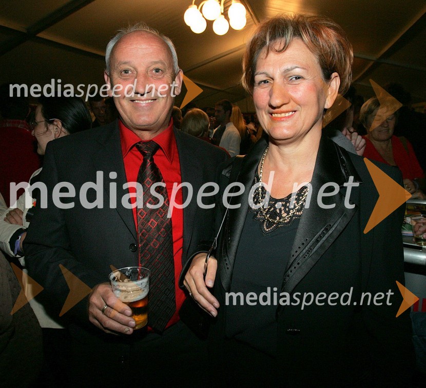 Janez in Marija Ajlec, solastnika družinskega podjetja AJM d.o.o.Radio center, koncert  2004