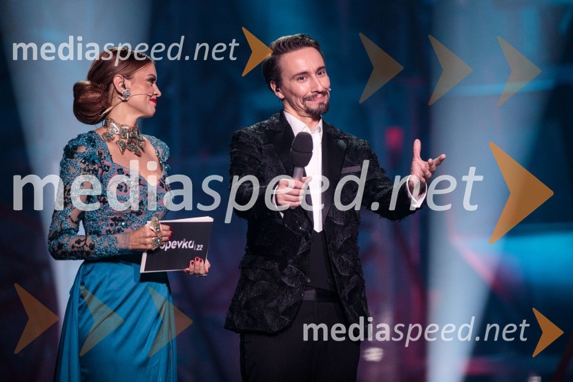  Nina Osenar Kontrec, pevka, voditeljica, model;  Jure Kopušar, igralecSlovenska popevka 2022 je skladba Nove slike Mie Guček