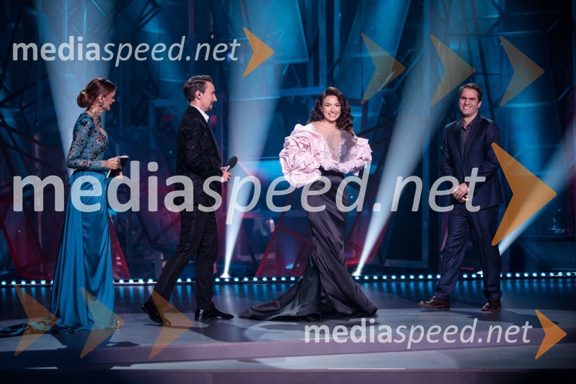  Nina Osenar Kontrec, pevka, voditeljica, model;  Jure Kopušar, igralec;  Mia Guček, pevka;  ... Slovenska popevka 2022 je skladba Nove slike Mie Guček