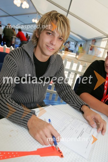 Rok Kosmač, pevecRadio center, koncert  2004