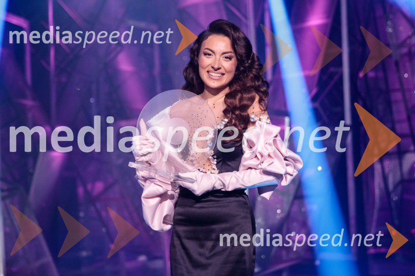  Mia Guček, pevkaSlovenska popevka 2022 je skladba Nove slike Mie Guček