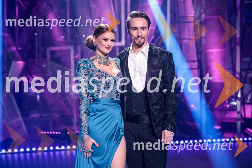  Nina Osenar Kontrec, pevka, voditeljica, model;  Jure Kopušar, igralecSlovenska popevka 2022 je skladba Nove slike Mie Guček