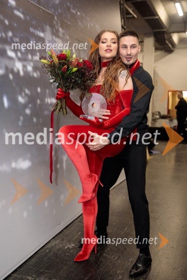  Maja Keuc, pevka, Amaya;  Tim Klemenčič, plesalecSlovenska popevka 2022 je skladba Nove slike Mie Guček