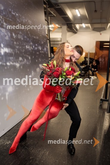  Maja Keuc, pevka, Amaya;  Tim Klemenčič, plesalecSlovenska popevka 2022 je skladba Nove slike Mie Guček