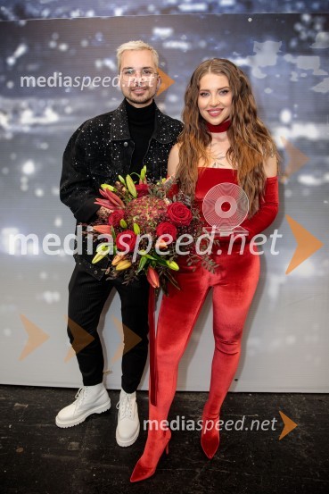  David Hojnik, modni oblikovalec DH fashion;  Maja Keuc, pevka, AmayaSlovenska popevka 2022 je skladba Nove slike Mie Guček