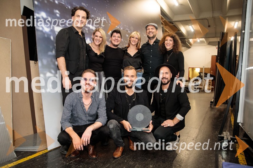  Jan Baruca- Yan Baray;  Sandra Feketija, pevka;  Marko Toskan, Gedore;  Arijana Lucas, glasbenica;  Simon Markežič;  Katja Sever Kržič, Pristop;  Marko Hrvatin, kitarist;  Tomaž Boškin, glasbenik;  Mitja Bobič, glasbenikSlovenska popevka 2022 je skladba Nove slike Mie Guček