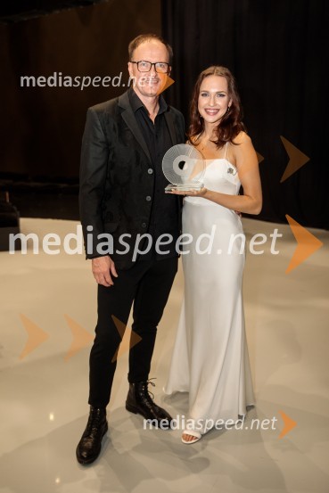  Rudolf Gas, glasbenik;  Veronika Strnad, pevkaSlovenska popevka 2022 je skladba Nove slike Mie Guček