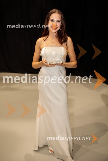  Veronika Strnad, pevkaSlovenska popevka 2022 je skladba Nove slike Mie Guček