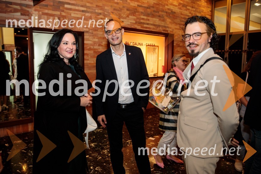  Alenka Gotar, operna pevka;  Anže Logar, poslanec SDS, predsednik Ljubljanskega odbora SDS, kandidat na predsedniških volitvah 2022;  Anže Šuštar, glasbenik25. festival slovenskega filma, zaključek festivala v Portorožu