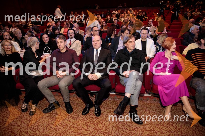  ... ;  Nina Ukmar, vodja kabineta, Ministrstvo za kulturo;  ... ;   Đenio Zadković, župan, Občina Piran;   Bojan Labović, scenarist in režiser, direktor, Festival Slovenskega Filma; dr. Asta Vrečko, ministrica za kulturo25. festival slovenskega filma, zaključek festivala v Portorožu