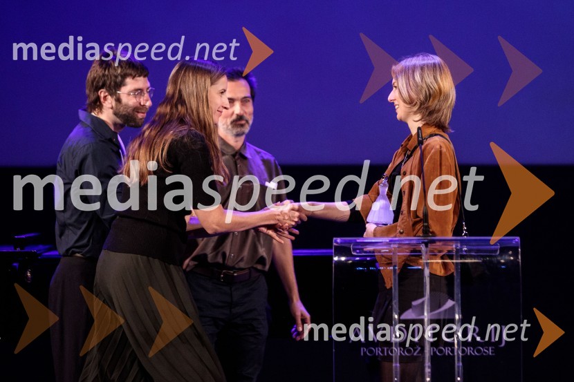  Urša Menart, režiserka;  Sara Bezovšek, vizualna umetnica25. festival slovenskega filma, zaključek festivala v Portorožu