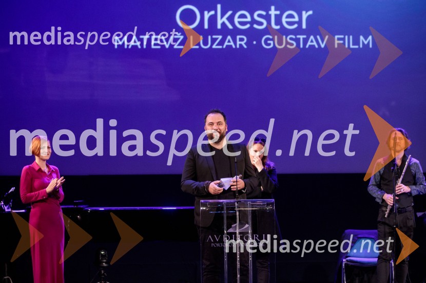 dr. Asta Vrečko, ministrica za kulturo;  Matevž Luzar, režiser;  ... ;  ... 25. festival slovenskega filma, zaključek festivala v Portorožu