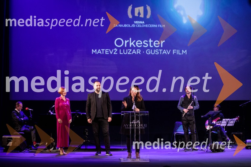 dr. Asta Vrečko, ministrica za kulturo;  Matevž Luzar, režiser;  Petra Vidmar, tolkalka;  ... 25. festival slovenskega filma, zaključek festivala v Portorožu